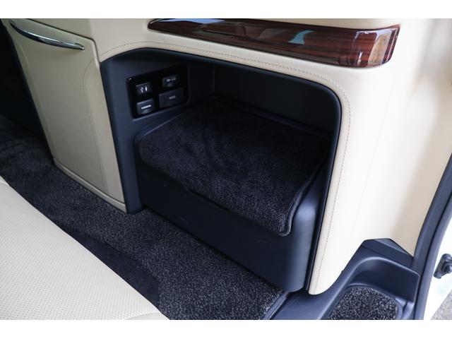 アルファード 3.5ロイヤルラウンジSP フルパーテーション 24インチ後席ディスプレイ JBLプレミアムサウンド リラクゼーションシステム エクストラキャビネット 冷蔵庫 置くだけ充電 調光ウインドゥ モデリスタフルエアロ(14枚目)