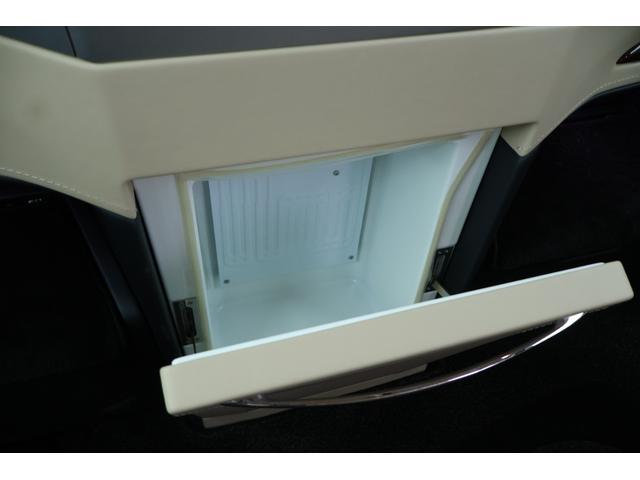 アルファード 3.5ロイヤルラウンジSP フルパーテーション 24インチ後席ディスプレイ JBLプレミアムサウンド リラクゼーションシステム エクストラキャビネット 冷蔵庫 置くだけ充電 調光ウインドゥ モデリスタフルエアロ(17枚目)