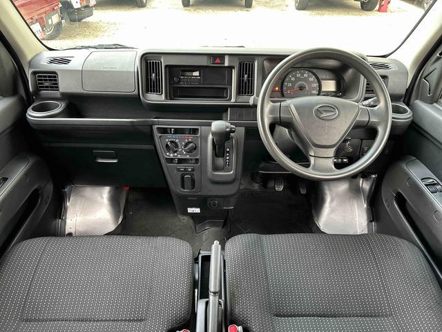 ハイゼットカーゴ デラックス　ＥＴＣ車載器　リヤベンチシート　保証　まごころ保証　１年間・走行距離無制限付き　リヤベンチシート　前席パワーウインドウ　キーレスエントリー　ＥＴＣ車載器　リヤソナーセンサー　ＡＭ／ＦＭラジオ　エアコン（3枚目）