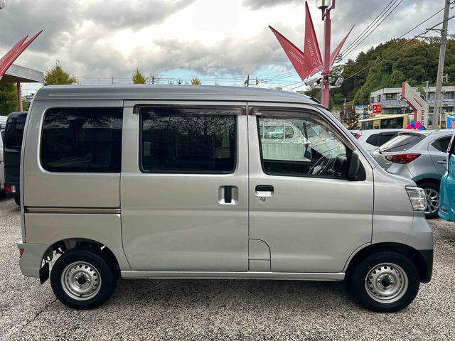 ハイゼットカーゴ デラックス　ＥＴＣ車載器　リヤベンチシート　保証　まごころ保証　１年間・走行距離無制限付き　リヤベンチシート　前席パワーウインドウ　キーレスエントリー　ＥＴＣ車載器　リヤソナーセンサー　ＡＭ／ＦＭラジオ　エアコン（16枚目）