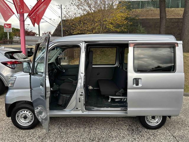 ハイゼットカーゴ デラックス　ＥＴＣ車載器　リヤベンチシート　保証　まごころ保証　１年間・走行距離無制限付き　リヤベンチシート　前席パワーウインドウ　キーレスエントリー　ＥＴＣ車載器　リヤソナーセンサー　ＡＭ／ＦＭラジオ　エアコン（18枚目）