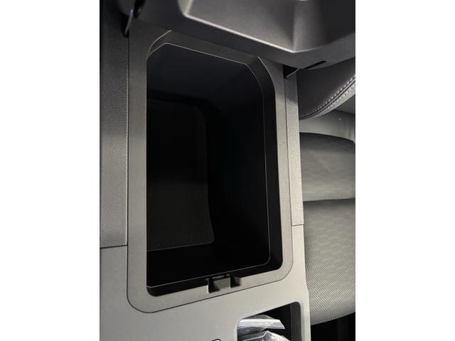 ランドクルーザー２５０ ＶＸ　トヨタチームメイト　丸目ヘッドランプ　サンルーフ　黒革シート　デジタルインナーミラー　フロアマット　サイドバイザー（17枚目）