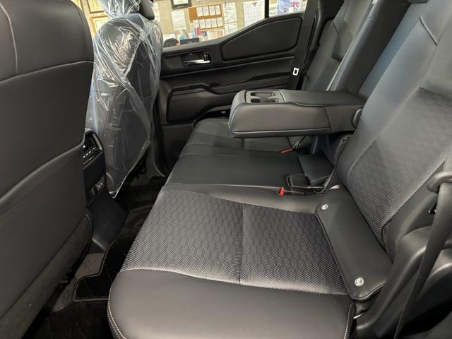 ランドクルーザー２５０ ＶＸ　トヨタチームメイト　丸目ヘッドランプ　サンルーフ　黒革シート　デジタルインナーミラー　フロアマット　サイドバイザー（24枚目）