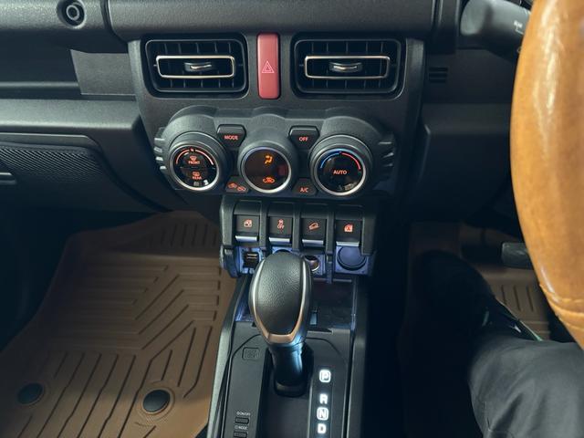 ジムニー ＸＣ　４ＷＤ　ターボ　セーフティサポート　禁煙車　コーナーセンサー　スマートキー　ＬＥＤヘッド　クルコン　オートハイビーム　シートカバー（11枚目）