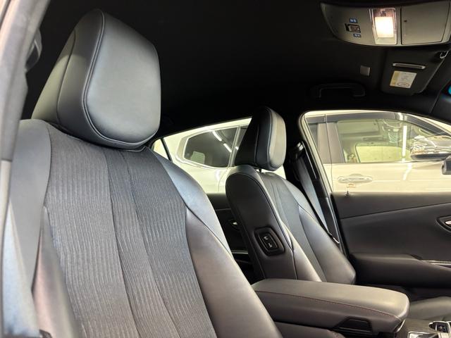 クラウンハイブリッド ＲＳ　リミテッド　ＬＥＤヘッドライト　サイドエアバッグ　１オーナー　盗難防止システム　Ｐシート　Ｂカメラ　エアバッグ　ＤＶＤ　ＡＢＳ　クルーズコントロール　キーレス　フルセグ　スマートキー　アルミホイール　メモリーナビ（2枚目）