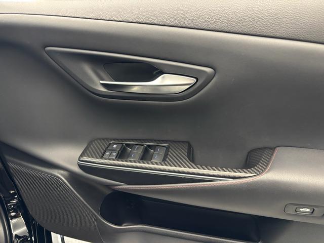 クラウンハイブリッド ＲＳ　リミテッド　ＬＥＤヘッドライト　サイドエアバッグ　１オーナー　盗難防止システム　Ｐシート　Ｂカメラ　エアバッグ　ＤＶＤ　ＡＢＳ　クルーズコントロール　キーレス　フルセグ　スマートキー　アルミホイール　メモリーナビ（5枚目）