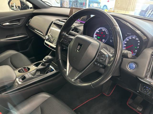 クラウンハイブリッド ＲＳ　リミテッド　ＬＥＤヘッドライト　サイドエアバッグ　１オーナー　盗難防止システム　Ｐシート　Ｂカメラ　エアバッグ　ＤＶＤ　ＡＢＳ　クルーズコントロール　キーレス　フルセグ　スマートキー　アルミホイール　メモリーナビ（6枚目）