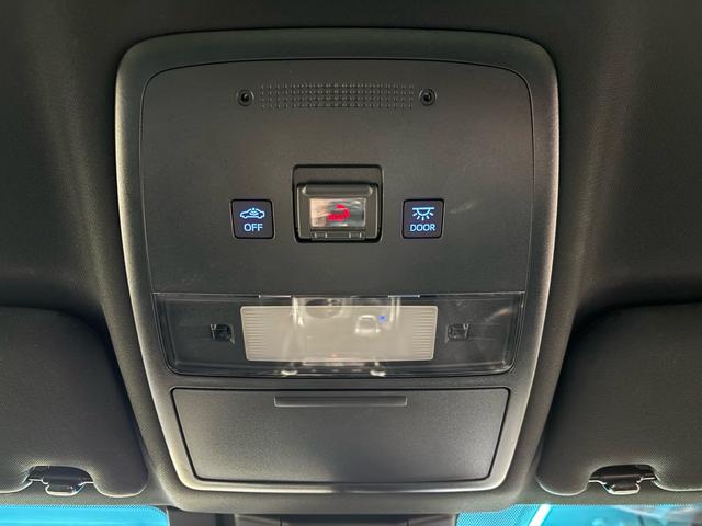 クラウンハイブリッド ＲＳ　リミテッド　ＬＥＤヘッドライト　サイドエアバッグ　１オーナー　盗難防止システム　Ｐシート　Ｂカメラ　エアバッグ　ＤＶＤ　ＡＢＳ　クルーズコントロール　キーレス　フルセグ　スマートキー　アルミホイール　メモリーナビ（11枚目）