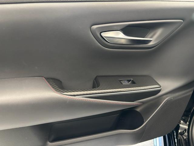 クラウンハイブリッド ＲＳ　リミテッド　ＬＥＤヘッドライト　サイドエアバッグ　１オーナー　盗難防止システム　Ｐシート　Ｂカメラ　エアバッグ　ＤＶＤ　ＡＢＳ　クルーズコントロール　キーレス　フルセグ　スマートキー　アルミホイール　メモリーナビ（15枚目）