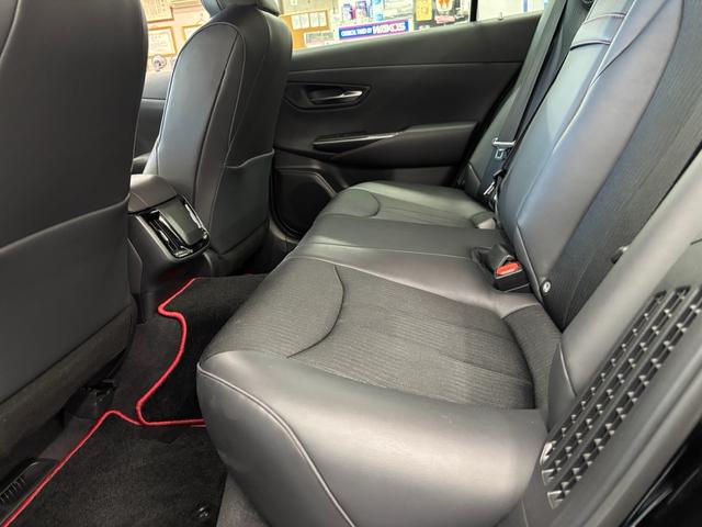 クラウンハイブリッド ＲＳ　リミテッド　ＬＥＤヘッドライト　サイドエアバッグ　１オーナー　盗難防止システム　Ｐシート　Ｂカメラ　エアバッグ　ＤＶＤ　ＡＢＳ　クルーズコントロール　キーレス　フルセグ　スマートキー　アルミホイール　メモリーナビ（17枚目）