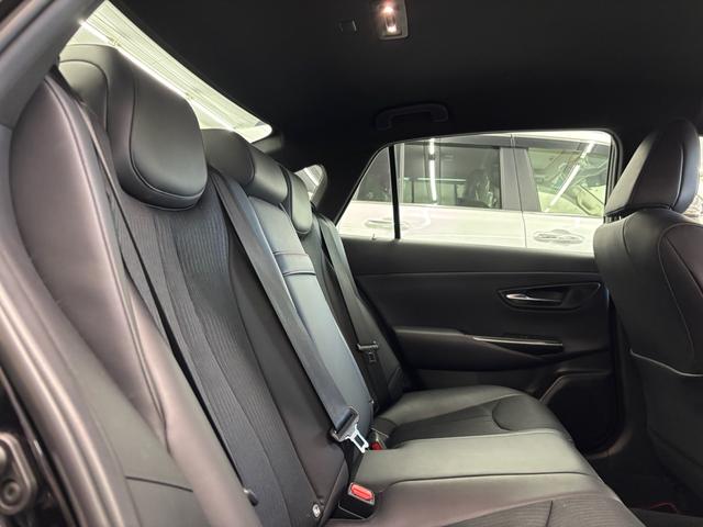 クラウンハイブリッド ＲＳ　リミテッド　ＬＥＤヘッドライト　サイドエアバッグ　１オーナー　盗難防止システム　Ｐシート　Ｂカメラ　エアバッグ　ＤＶＤ　ＡＢＳ　クルーズコントロール　キーレス　フルセグ　スマートキー　アルミホイール　メモリーナビ（19枚目）