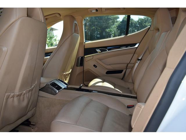 パナメーラ ベースグレード　ベージュレザー　シートヒーター　２２インチアルミホイール　パワーバックドア　Ｖ６エンジン（12枚目）