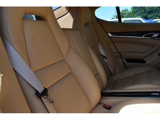 パナメーラ ベースグレード　ベージュレザー　シートヒーター　２２インチアルミホイール　パワーバックドア　Ｖ６エンジン（33枚目）