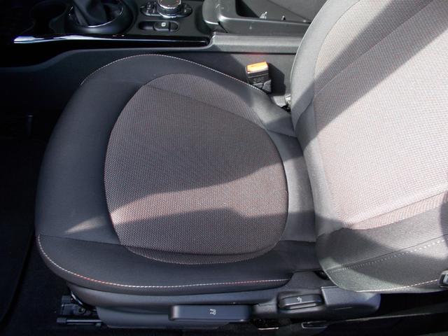 ＭＩＮＩ クーパー　クラブマン　車検２年付き☆ワンオーナー☆純正ＨＤＤナビ☆Ｂｌｕｅｔｏｏｔｈ☆ターボ☆ＡＵＴＯエアコン☆アイスト☆オートライト☆クルーズコントロール☆ＡＵＸ端子☆スマートキー☆ＥＴＣ付き☆ＵＳＢ☆禁煙車☆（32枚目）