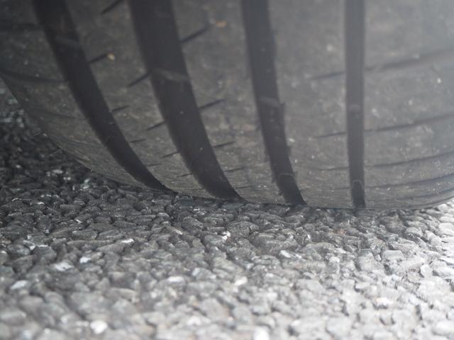 モデル３ スタンダードレンジプラス　走行距離５００ｋｍ　スタンダードレンジプラス　ワンオーナー　禁煙車　オートパイロット　黒革パワーシート　シートヒーター　パノラミックガラスルーフ　ＬＥＤヘッドライト　ＥＴＣ２．０（25枚目）