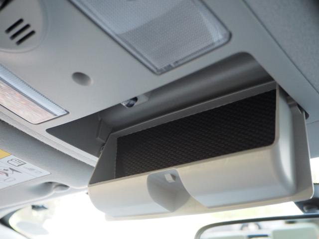 プリウス Ｓ　ホワイトパールクリスタルシャイン　純正ナビＴＶ　ＣＤ／ＤＶＤ　Ｂｌｕｅｔｏｏｔｈ　バックカメラ　ＥＴＣ　毎年ディーラー点検記録簿　電動コーナーポール　取説　スペアキー　ＨＩＤ　踏み違い加速抑制システム（52枚目）