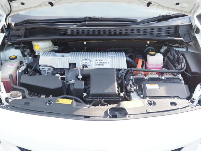 プリウス Ｓ　ホワイトパールクリスタルシャイン　純正ナビＴＶ　ＣＤ／ＤＶＤ　Ｂｌｕｅｔｏｏｔｈ　バックカメラ　ＥＴＣ　毎年ディーラー点検記録簿　電動コーナーポール　取説　スペアキー　ＨＩＤ　踏み違い加速抑制システム（77枚目）