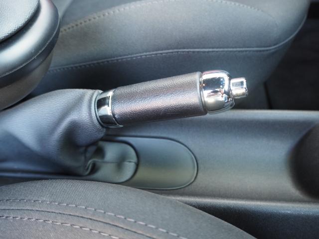 MINI クーパーS クラブマン 希少色カイトブルー 走行29800km ウルトラスエードステアリング パドルシフト KENWOODナビ アームレスト 後期モデル HID 純正16インチAW ターボ ETC 取説 記録簿 スぺアキー(50枚目)