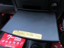 便利な収納式テ-ブルが装備されています!
