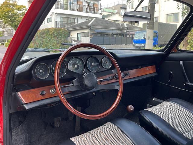 ９１１ ９１１　１９６５ｙ　エンジンＯＨ　内外装レストア済み（15枚目）