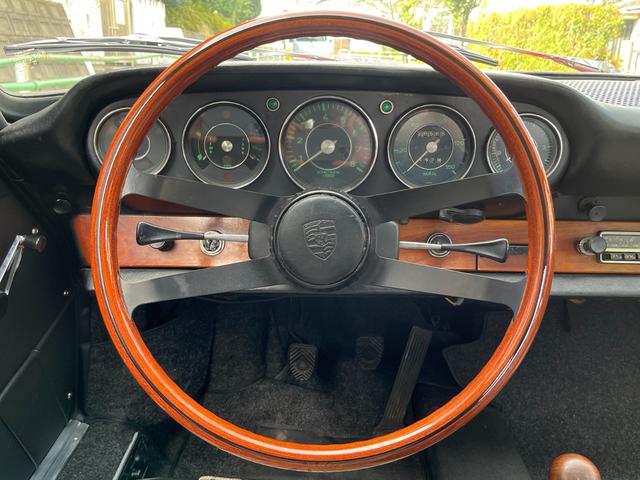 ９１１ ９１１　１９６５ｙ　エンジンＯＨ　内外装レストア済み（17枚目）