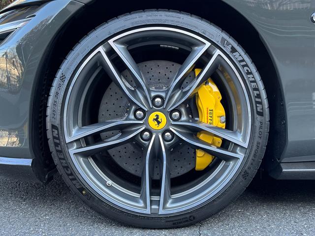 ローマスパイダー ベースグレード　ＯＰ７７９　カーボンフロントスポイラー＆リアディフューザー＆シルカバー　スポークエクゾースト　ＬＥＤカーボンステアリング　マグネライドショックアブソーバー　２０インチ鍛造ダイヤモンドカットＡＷ（2枚目）