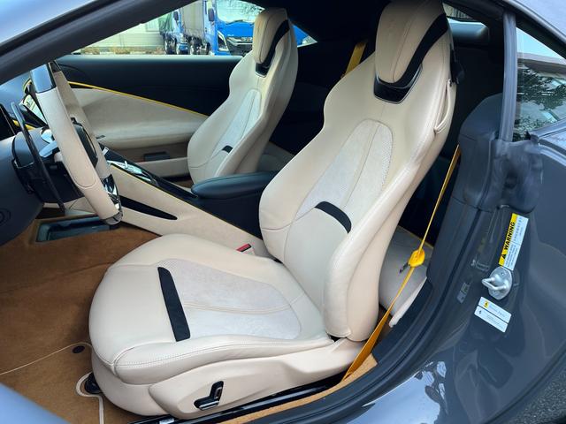 ローマスパイダー ベースグレード　ＯＰ７７９　カーボンフロントスポイラー＆リアディフューザー＆シルカバー　スポークエクゾースト　ＬＥＤカーボンステアリング　マグネライドショックアブソーバー　２０インチ鍛造ダイヤモンドカットＡＷ（19枚目）