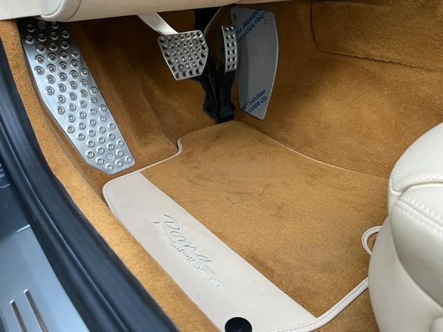 ローマスパイダー ベースグレード　ＯＰ７７９　カーボンフロントスポイラー＆リアディフューザー＆シルカバー　スポークエクゾースト　ＬＥＤカーボンステアリング　マグネライドショックアブソーバー　２０インチ鍛造ダイヤモンドカットＡＷ（23枚目）