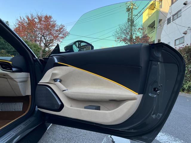 ローマスパイダー ベースグレード　ＯＰ７７９　カーボンフロントスポイラー＆リアディフューザー＆シルカバー　スポークエクゾースト　ＬＥＤカーボンステアリング　マグネライドショックアブソーバー　２０インチ鍛造ダイヤモンドカットＡＷ（24枚目）