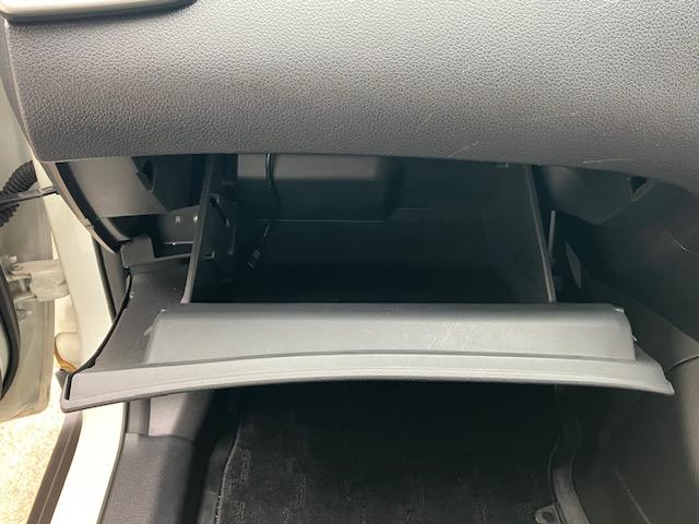 エクストレイル ２０Ｘ　エマージェンシーブレーキパッケージ　シートヒーター　フルセグ　Ｂカメラ　Ｂｌｕｅｔｏｏｔｈオーディオ　ＥＴＣ　Ｉストップ　ＬＥＤヘッドライト　１７インチＡＷ　スマキー　ＡＢＳ　電格ミラー　ＣＤ　運転席エアバッグ　助手席エアバッグ（34枚目）