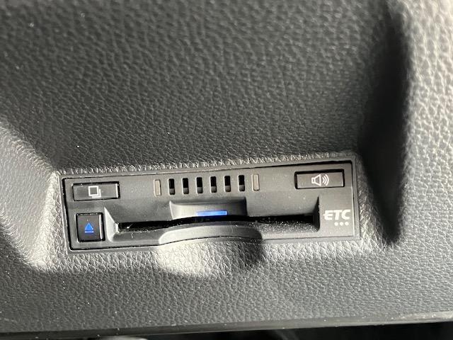 ヤリスクロス ハイブリッドＺ　衝突軽減　レーンキープ　障害物センサー　オートクルーズ　シートヒーター　パワーシート　ナビ　Ｂカメラ　Ｂｌｕｅｔｏｏｔｈオーディオ　ＥＴＣ　Ｉストップ　ＬＥＤヘッドライト　スマキー　ＡＢＳ（7枚目）