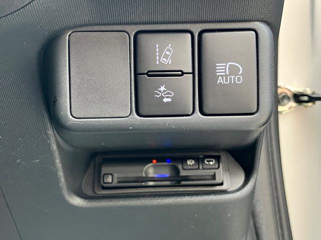 アクア Ｌ　衝突軽減　レーンキープ　ナビ　Ｂカメラ　Ｂｌｕｅｔｏｏｔｈオーディオ　ＥＴＣ　Ｉストップ　キーレス　ＡＢＳ　オートハイビーム　電格ミラー　運転席エアバッグ　助手席エアバッグ　エアコン（8枚目）