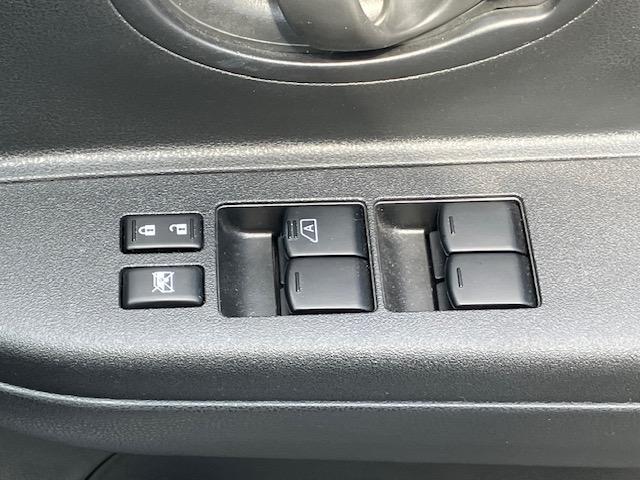 マーチ Ｓ　ナビ　フルセグ　Ｂカメラ　Ｂｌｕｅｔｏｏｔｈオーディオ　ＥＴＣ　キーレス　ＡＢＳ　電格ミラー　ＣＤ　運転席エアバッグ　助手席エアバッグ　エアコン　パワーウィンドウ（28枚目）