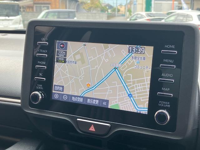 ヤリス Ｘ　衝突軽減　レーンキープ　ナビ　Ｂカメラ　Ｂｌｕｅｔｏｏｔｈオーディオ　Ｉストップ　スマキー　ＡＢＳ　電格ミラー　運転席エアバッグ　助手席エアバッグ　エアコン　パワーウィンドウ　パワーステアリング（4枚目）