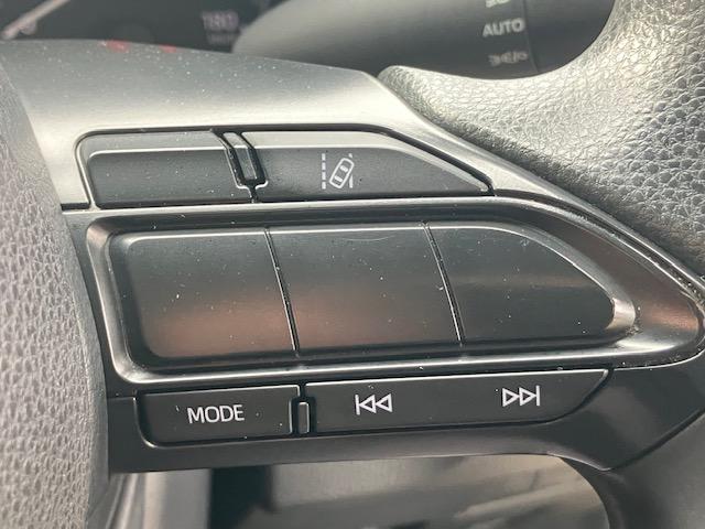 ヤリス Ｘ　衝突軽減　レーンキープ　ナビ　Ｂカメラ　Ｂｌｕｅｔｏｏｔｈオーディオ　Ｉストップ　スマキー　ＡＢＳ　電格ミラー　運転席エアバッグ　助手席エアバッグ　エアコン　パワーウィンドウ　パワーステアリング（22枚目）