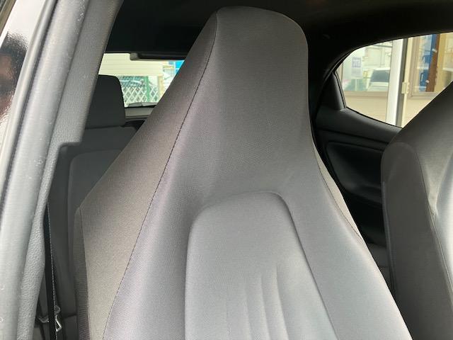 ヤリス Ｘ　衝突軽減　レーンキープ　ナビ　Ｂカメラ　Ｂｌｕｅｔｏｏｔｈオーディオ　Ｉストップ　スマキー　ＡＢＳ　電格ミラー　運転席エアバッグ　助手席エアバッグ　エアコン　パワーウィンドウ　パワーステアリング（26枚目）