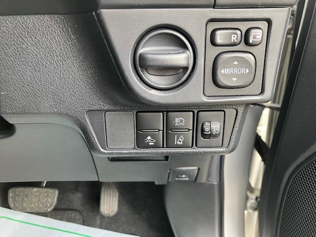 カローラアクシオ １．５Ｘ　４ＷＤ　衝突軽減　レーンキープ　ナビ　ＥＴＣ　キーレス　禁煙車　横滑り防止　ＡＢＳ　オートハイビーム　電格ミラー　ＣＤ　運転席エアバッグ　助手席エアバッグ　サイドエアバッグ　エアコン　パワーウィンドウ（8枚目）