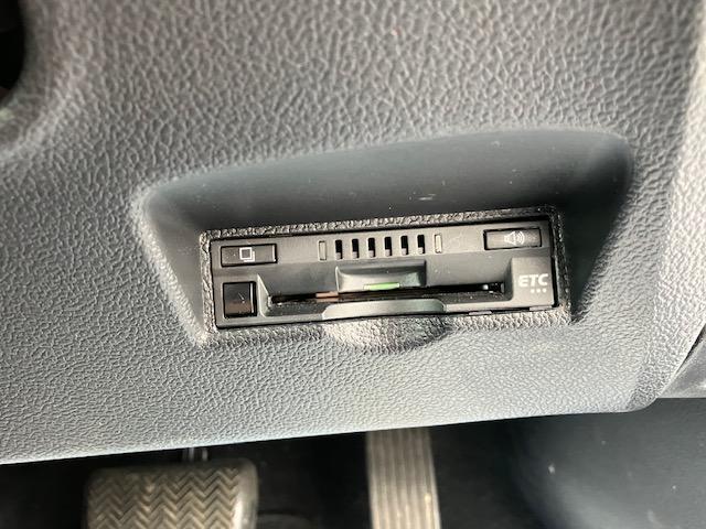 プリウス Ｓ　４ＷＤ　衝突軽減　レーンキープ　障害物センサー　アダプティブクルーズ　ワンセグ　Ｂカメラ　Ｂｌｕｅｔｏｏｔｈオーディオ　ＥＴＣ　Ｉストップ　ＬＥＤヘッドライト　スマキー　禁煙車　ＡＢＳ（8枚目）