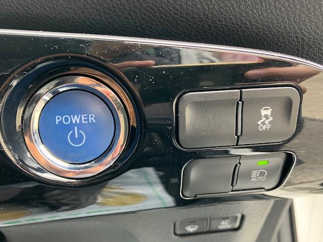 プリウス Ｓ　４ＷＤ　衝突軽減　レーンキープ　障害物センサー　アダプティブクルーズ　ワンセグ　Ｂカメラ　Ｂｌｕｅｔｏｏｔｈオーディオ　ＥＴＣ　Ｉストップ　ＬＥＤヘッドライト　スマキー　禁煙車　ＡＢＳ（9枚目）