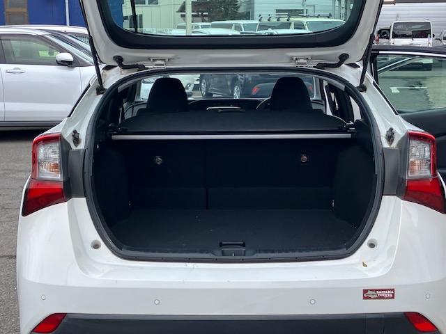 プリウス Ｓ　４ＷＤ　衝突軽減　レーンキープ　障害物センサー　アダプティブクルーズ　ワンセグ　Ｂカメラ　Ｂｌｕｅｔｏｏｔｈオーディオ　ＥＴＣ　Ｉストップ　ＬＥＤヘッドライト　スマキー　禁煙車　ＡＢＳ（13枚目）