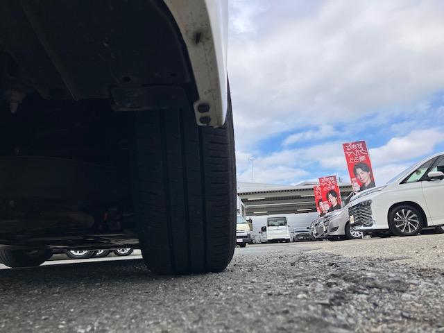 プリウス Ｓ　４ＷＤ　衝突軽減　レーンキープ　障害物センサー　アダプティブクルーズ　ワンセグ　Ｂカメラ　Ｂｌｕｅｔｏｏｔｈオーディオ　ＥＴＣ　Ｉストップ　ＬＥＤヘッドライト　スマキー　禁煙車　ＡＢＳ（26枚目）
