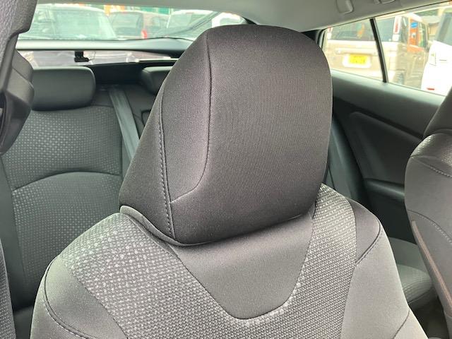 プリウス Ｓ　４ＷＤ　衝突軽減　レーンキープ　障害物センサー　アダプティブクルーズ　ワンセグ　Ｂカメラ　Ｂｌｕｅｔｏｏｔｈオーディオ　ＥＴＣ　Ｉストップ　ＬＥＤヘッドライト　スマキー　禁煙車　ＡＢＳ（30枚目）