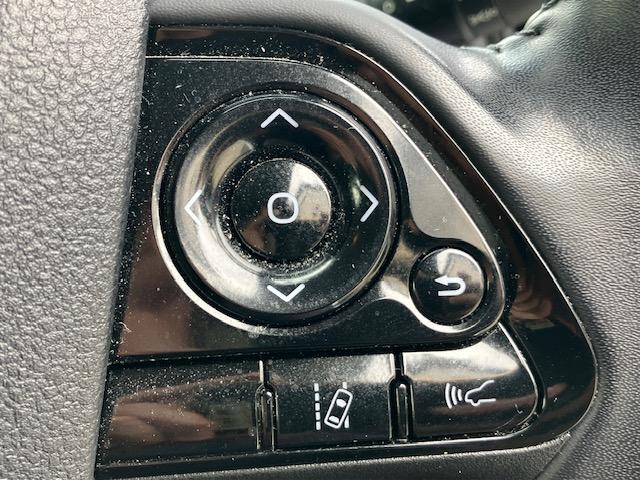 プリウス Ｓ　４ＷＤ　衝突軽減　レーンキープ　障害物センサー　アダプティブクルーズ　ワンセグ　Ｂカメラ　Ｂｌｕｅｔｏｏｔｈオーディオ　ＥＴＣ　Ｉストップ　ＬＥＤヘッドライト　スマキー　禁煙車　ＡＢＳ（33枚目）