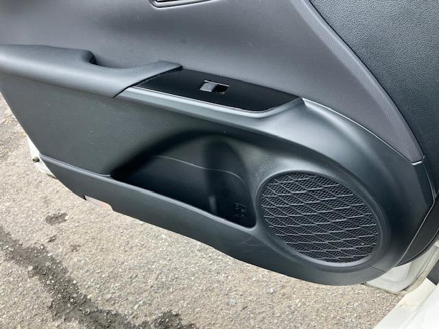 プリウス Ｓ　４ＷＤ　衝突軽減　レーンキープ　障害物センサー　アダプティブクルーズ　ワンセグ　Ｂカメラ　Ｂｌｕｅｔｏｏｔｈオーディオ　ＥＴＣ　Ｉストップ　ＬＥＤヘッドライト　スマキー　禁煙車　ＡＢＳ（37枚目）
