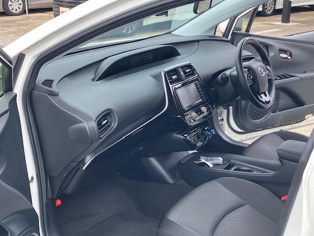 プリウス Ｓ　４ＷＤ　衝突軽減　レーンキープ　障害物センサー　アダプティブクルーズ　ワンセグ　Ｂカメラ　Ｂｌｕｅｔｏｏｔｈオーディオ　ＥＴＣ　Ｉストップ　ＬＥＤヘッドライト　スマキー　禁煙車　ＡＢＳ（40枚目）