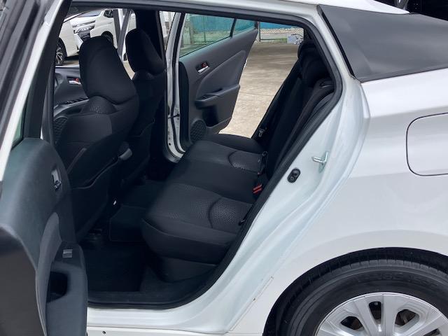 プリウス Ｓ　４ＷＤ　衝突軽減　レーンキープ　障害物センサー　アダプティブクルーズ　ワンセグ　Ｂカメラ　Ｂｌｕｅｔｏｏｔｈオーディオ　ＥＴＣ　Ｉストップ　ＬＥＤヘッドライト　スマキー　禁煙車　ＡＢＳ（41枚目）