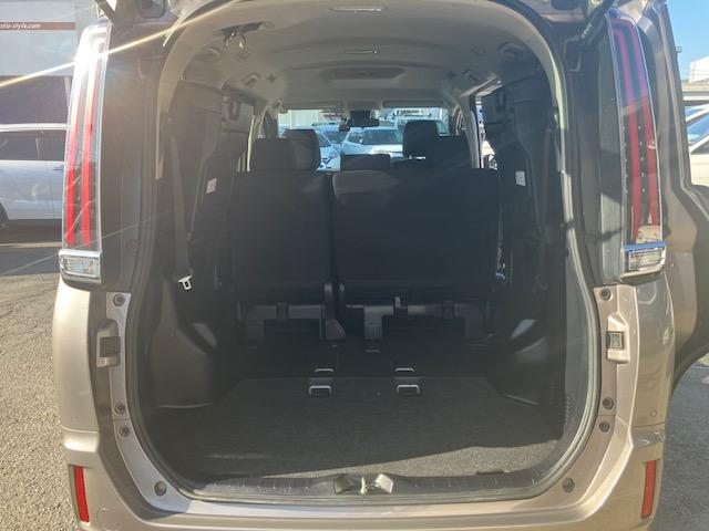 Ｘ　衝突軽減　レーンキープ　障害物センサー　オートクルーズ　片側電動　ワンセグ　Ｂカメラ　ＥＴＣ　Ｉストップ　ＬＥＤヘッドライト　キーレス　禁煙車　３列　ＡＢＳ　オートハイビーム　電格ミラー　ＣＤ