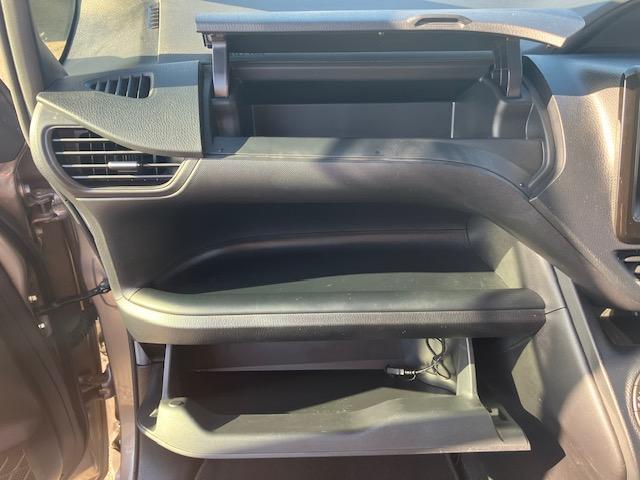 Ｘ　衝突軽減　レーンキープ　障害物センサー　オートクルーズ　片側電動　ワンセグ　Ｂカメラ　ＥＴＣ　Ｉストップ　ＬＥＤヘッドライト　キーレス　禁煙車　３列　ＡＢＳ　オートハイビーム　電格ミラー　ＣＤ