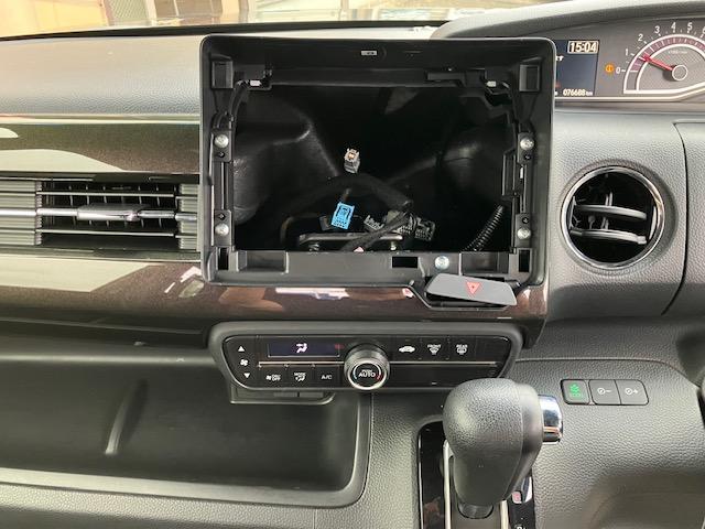 Ｎ－ＢＯＸカスタム Ｇ・Ｌホンダセンシング　衝突軽減　レーンキープ　アダプティブクルーズ　両側電動　ＥＴＣ　Ｉストップ　ＬＥＤヘッドライト　１４インチＡＷ　スマキー　禁煙車　横滑り防止　ＡＢＳ　電格ミラー　運転席エアバッグ　助手席エアバッグ（4枚目）