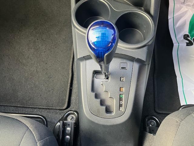 アクア S 衝突軽減 レーンキープ ナビ Bカメラ ETC Iストップ キーレス ABS 電格ミラー CD 運転席エアバッグ 助手席エアバッグ エアコン パワーウィンドウ パワーステアリング(25枚目)